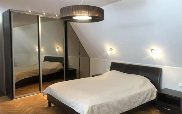 Old Town Apartment, Uus 28