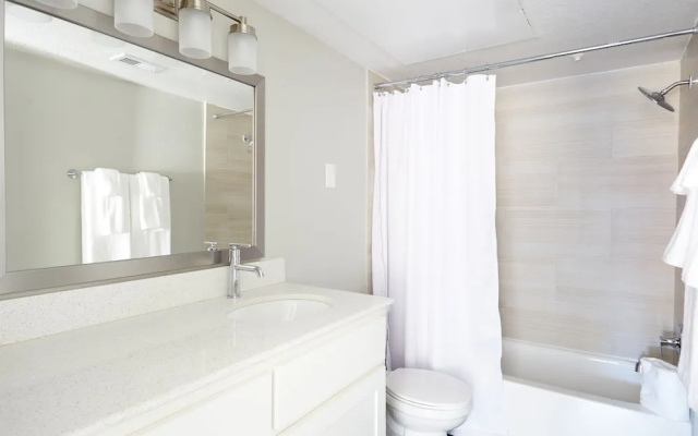 Deluxe Braeswood Place Suites by Sonder