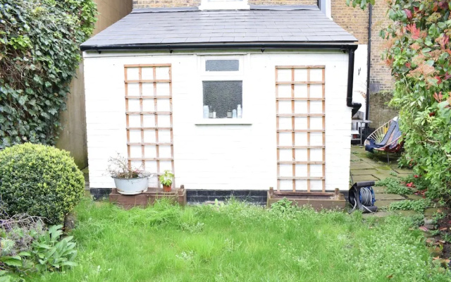 1 Bedroom Home With Garden Near Dalston