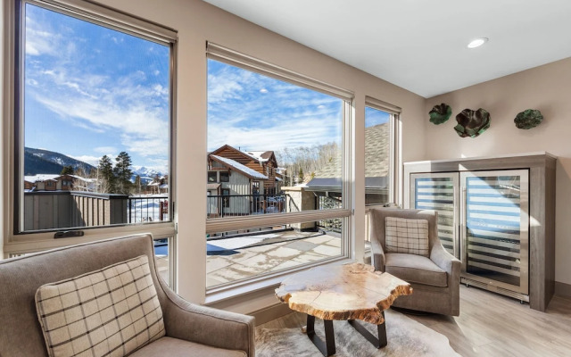200 Caravelle Drive