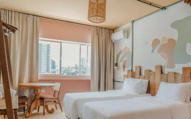 UpFront Hotel Lanville