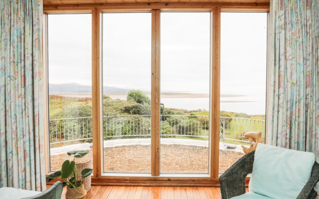 Bryn Y Mor, Borth Y Gest