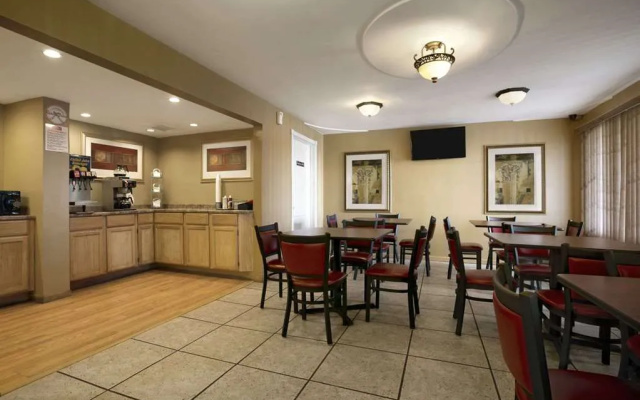 Howard Johnson Lansing