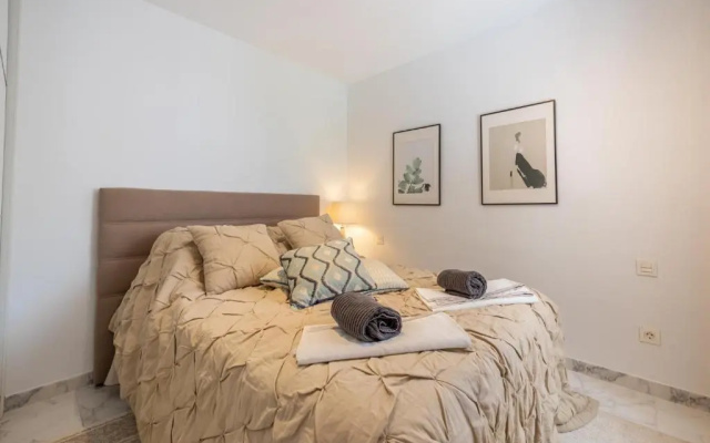Azahara 1 8B Beautiful apartment frontline golf in popular Aloha