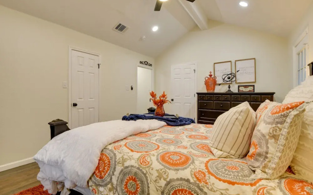 Updated Granbury Home in Historic District!