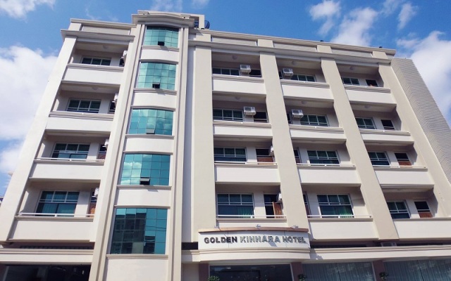 Отель Golden Kinnara Hotel Мьянма, Лашио - отзывы, цены и фото номеров - забронировать отель Golden Kinnara Hotel онлайн вид на фасад
