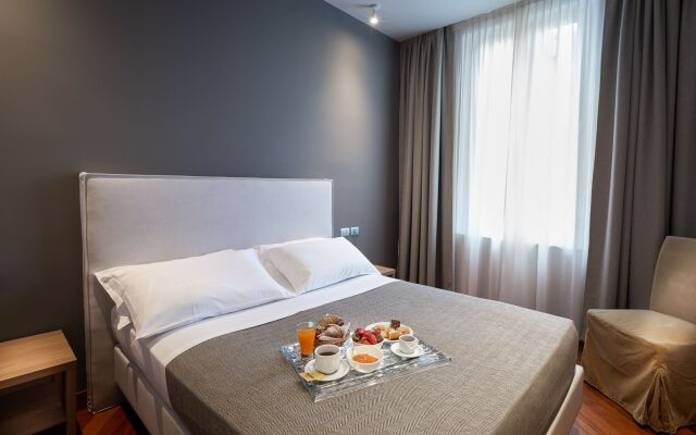 Отель HNN Luxury Suites Италия, Генуя - отзывы, цены и фото номеров - забронировать отель HNN Luxury Suites онлайн вид на фасад