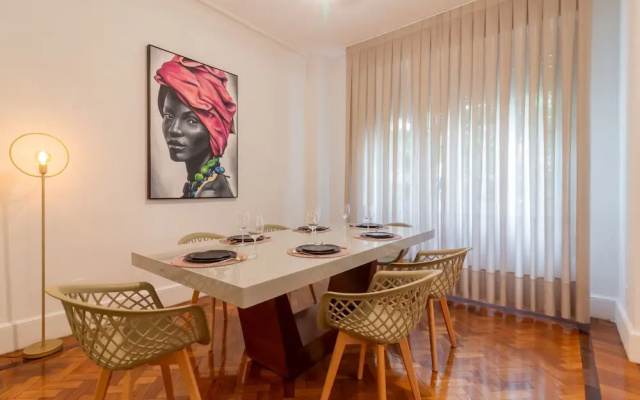 Space and Comfort in Copacabana D405