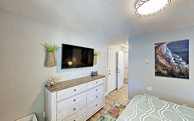 145 Rockaway Beach - 1 Br Condo