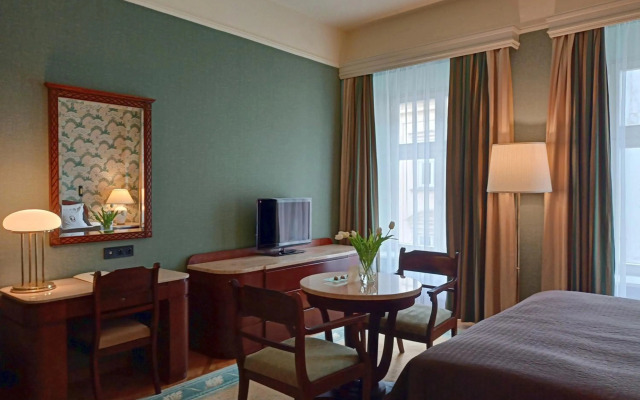 Grand Hotel