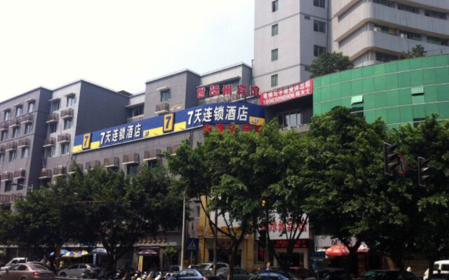 Отель 7Days Inn Chongqing Yongchuan Passenger Transport Center Китай, Йонгчуань - отзывы, цены и фото номеров - забронировать отель 7Days Inn Chongqing Yongchuan Passenger Transport Center онлайн вид на фасад