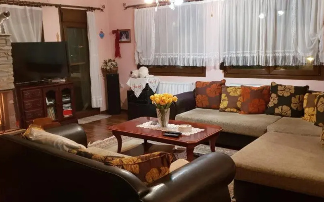 Mavridis House