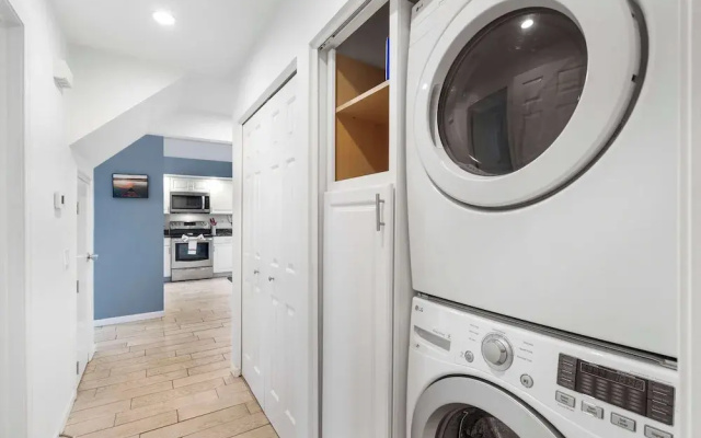 Vacay Getaway - Condo for 8