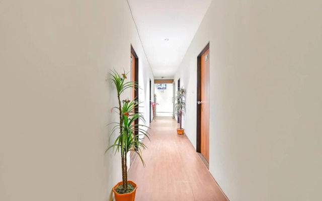 OYO Flagship 70029 Nidhivan Hotel And Rooms