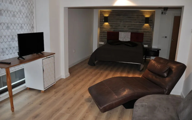 Atroa Otel