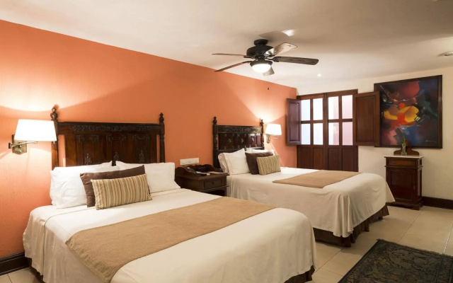 Los Abolengos, Grand Class Casona Hotel