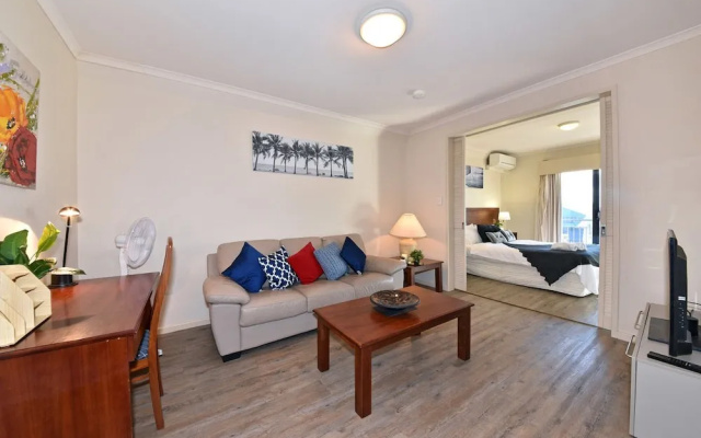 Inner Perth CBD 1X1 Apartment