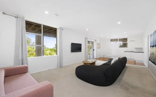 Spacious 5-bed Beach House With Ocean View