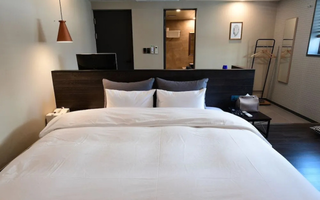 7 Bricks Hotel