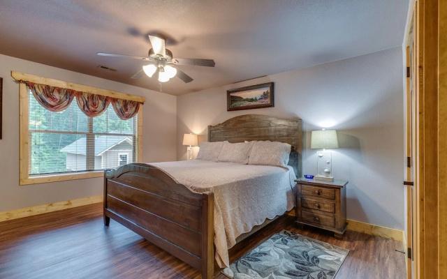Swimmin in the Smokies - Six Bedroom Chalet