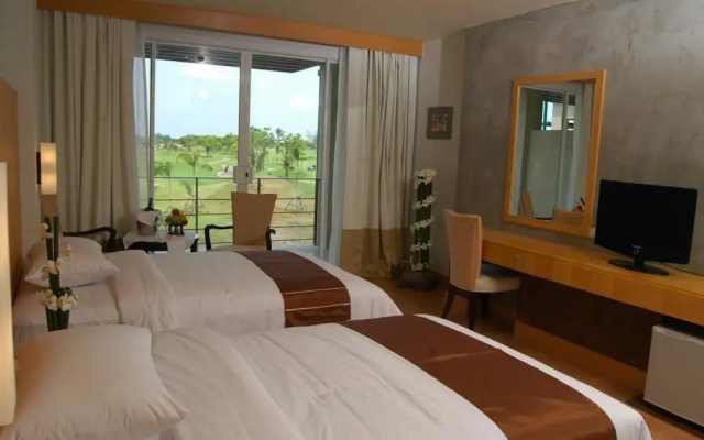Uniland Golf & Resort