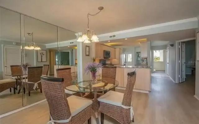 Siesta Beach Retreat Poolside 2BR Condo
