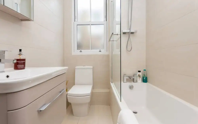 Bright And Stylish 1 Bedroom Flat With Terrace