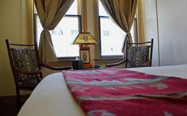 Paradise Inn