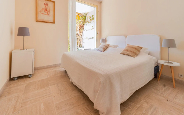 Scenic apartment in Cannes with private terrace