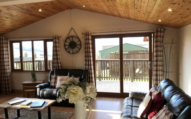 Kingfisher Lodge With Hot Tub Near Cupar, Fife