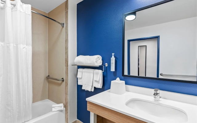 Spark by Hilton Shawnee