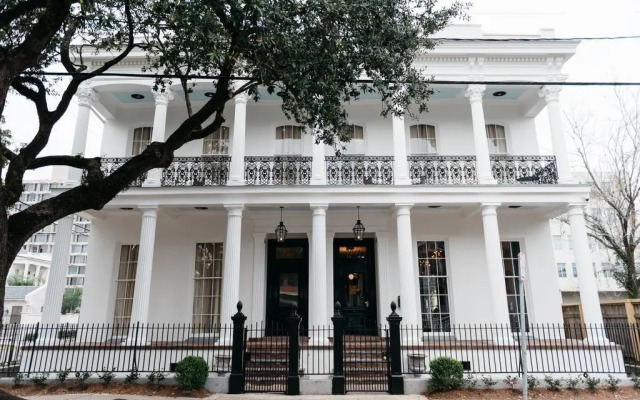 Henry Howard Hotel