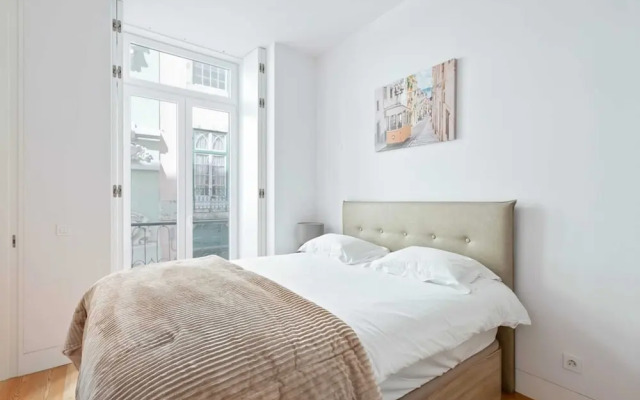 Spacious 1 Bedroom Apartment Near Baixa