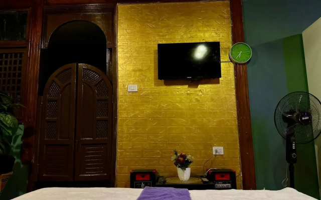 Elegant studio with private entrance with full services