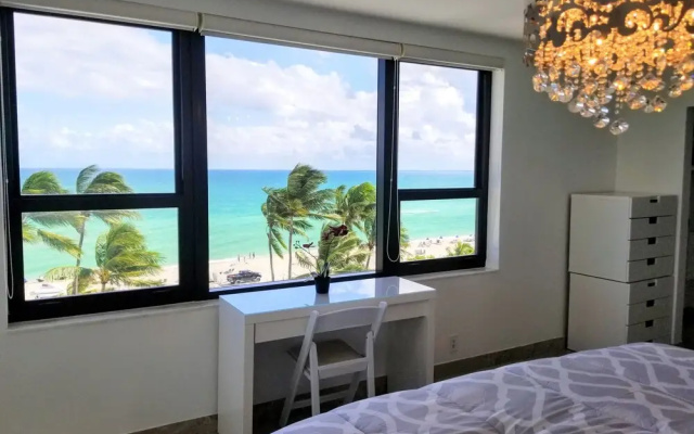Alexander 802 3 Bedroom Apts by RedAwning