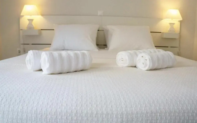 Loutraki Coastal Apartment Retreat