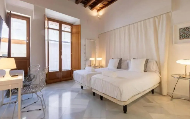 Hernando Colon Deluxe Suite by Valcambre