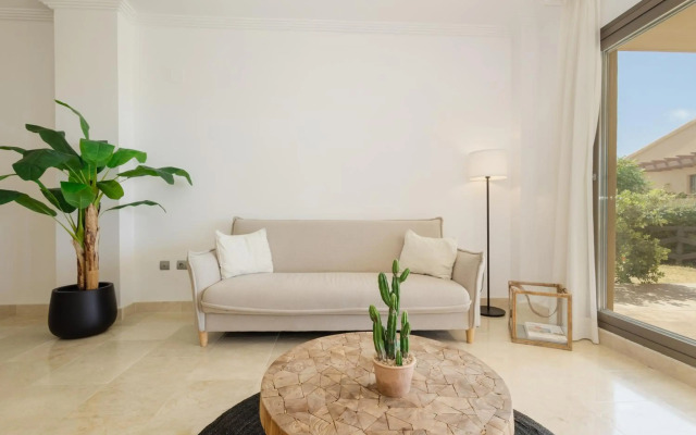 Modern and luxurious holiday home with sea views in Benahavís
