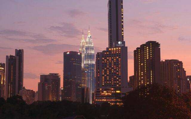 Отель DoubleTree By Hilton Kuala Lumpur Малайзия, Куала-Лумпур - 3 отзыва об отеле, цены и фото номеров - забронировать отель DoubleTree By Hilton Kuala Lumpur онлайн вид на фасад