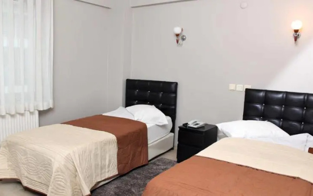 Tanin Hotel