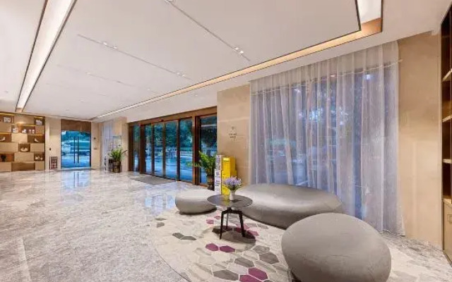 Lavande Hotel (Guangzhou Baiyun station Shijing subway station branch)