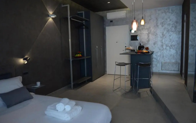 Suite28 (Adults Only)