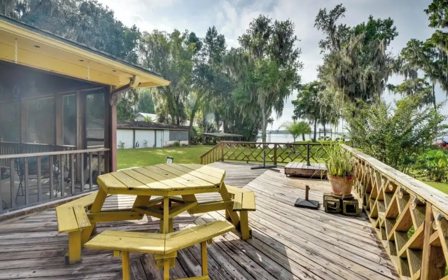 'pirate Cove' Home in Welaka: Dock & River Access!