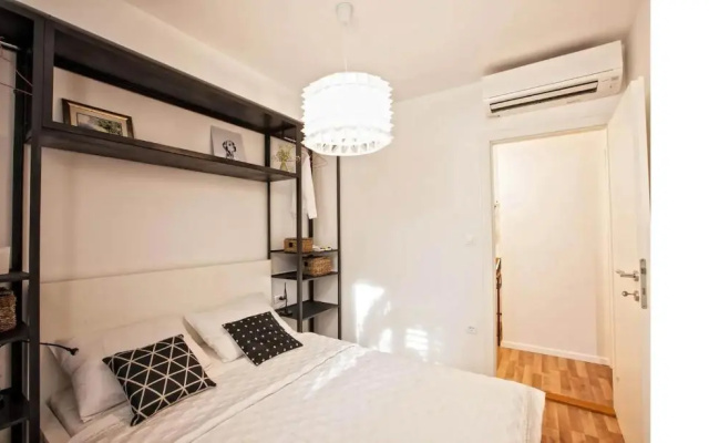 Batchae, Two Bedroom Flat near Bačvice Beach