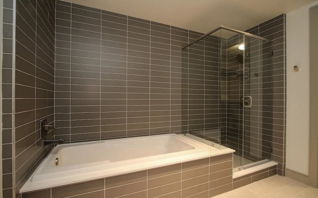 1BR Business Suite w/ Pool Near Downtown
