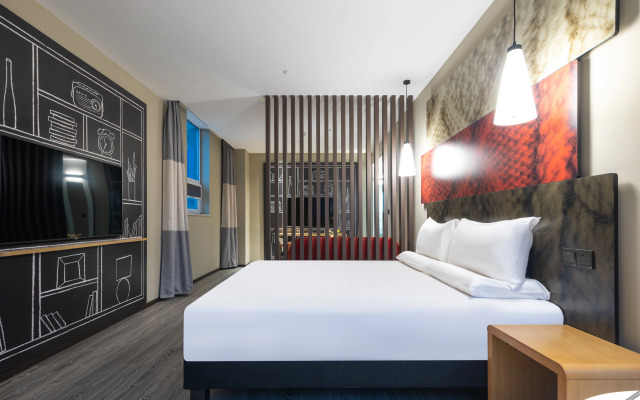 Ibis Hotel (Xianyang Qidi Science and Technology Park Baimahe Metro Station)