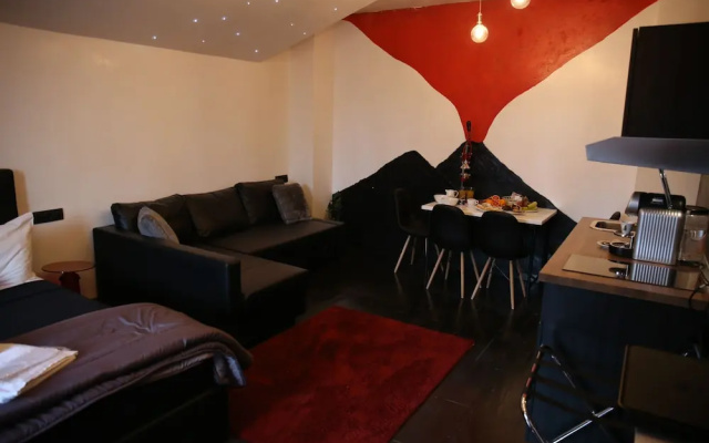 Black Vulcano Suites&Studios