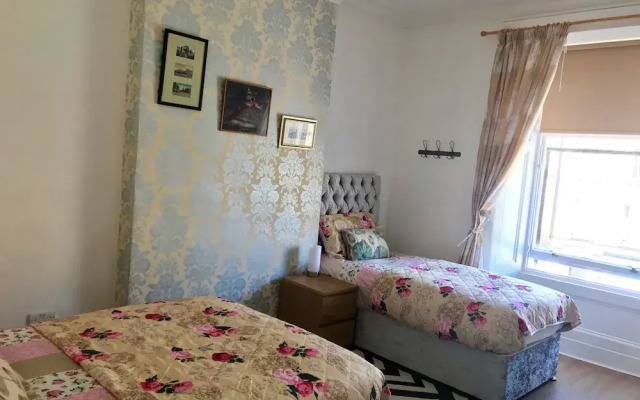 Stunning 3-bed Apartment in Edinburgh