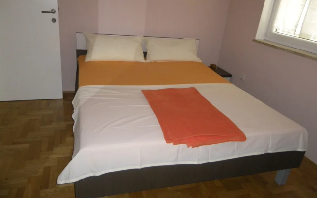 Apartment Mira