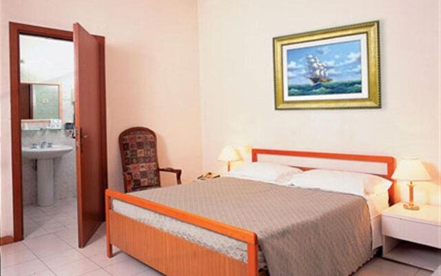 Marsala Hotel комната для гостей